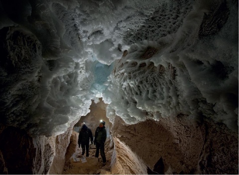 In der Unterwelt Grönlands – 2019 wurde mit der Crystal Kingdom Cave eine? der nördlichsten Höhlen der Erde entdeckt
